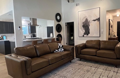 Midland House | Midland Luxe Stay- Private Pool- Sleeps 8 - Dedicated Workspace- Pool Table