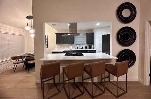 Midland House | Midland Luxe Stay- Private Pool- Sleeps 8 - Dedicated Workspace- Pool Table