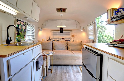 Fayetteville House | Midnight Eddy @ Water's Edge: Lake front~Hot Tub~Fire pit~Kayaks~more