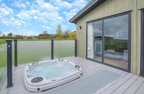 Shepton Mallet Resort | Midsomer Lodges