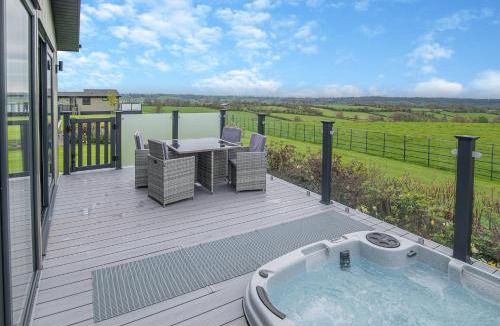 Shepton Mallet Resort | Midsomer Lodges