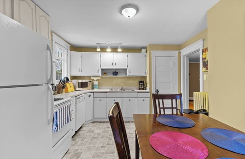 Waterford Valley Apartment | Midstream Modern 2BR Wi-Fi Parking