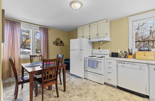 Waterford Valley Apartment | Midstream Modern 2BR Wi-Fi Parking