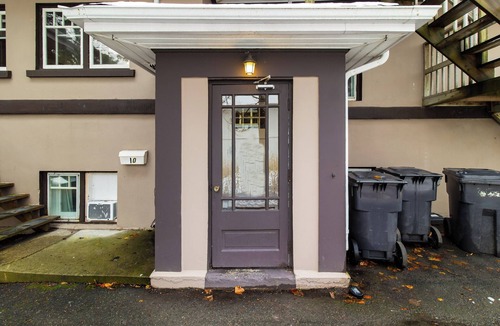Waterford Valley Apartment | Midstream Modern 2BR Wi-Fi Parking