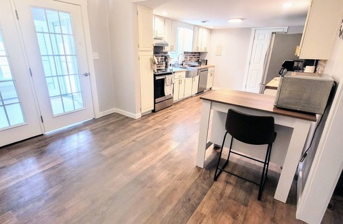 Fredericksburg House | Midterm/pet-friendly! Minutes from downtown FXBG!