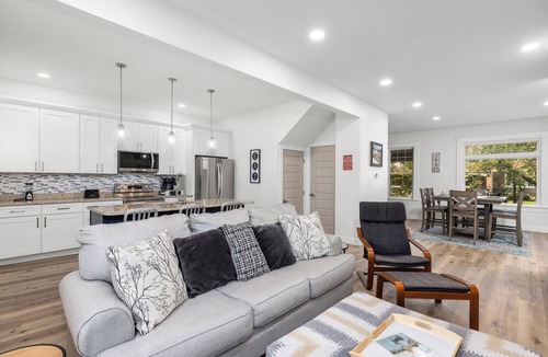 St. Louis House | Midterm Rental - 1 Mi from Wash U & Pet Friendly