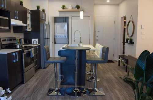 Cote-Des-Neiges—Notre-Dame-De-Grace Apartment | Midtown *605* - LOFT + nice View