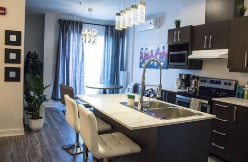 Cote-Des-Neiges—Notre-Dame-De-Grace Apartment | Midtown *605* - LOFT + nice View