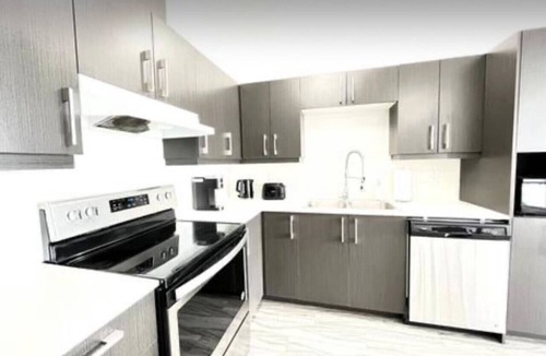 Cote-Des-Neiges—Notre-Dame-De-Grace Apartment | Midtown *612* - Condo 2 bdr