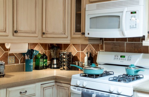 Midtown House | Midtown Bungalow - Walk to Overton Square