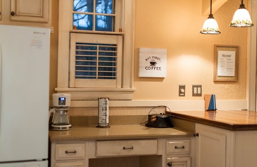 Midtown House | Midtown Bungalow - Walk to Overton Square