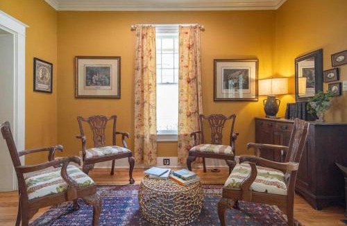 Central Gardens Villa | Midtown Central Gardens Bungalow