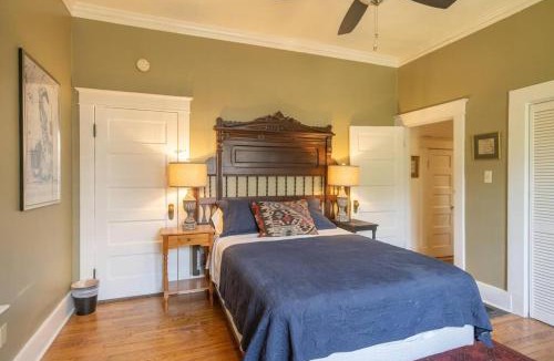 Central Gardens Villa | Midtown Central Gardens Bungalow