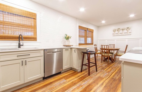 Dubuque House | Midtown Comfort & Convenient home - 3 bedrooms in Dubuque