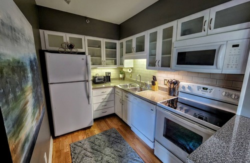 Music Row Condo | Midtown Condo - Centrally Located to Hospitals - Recently Updated