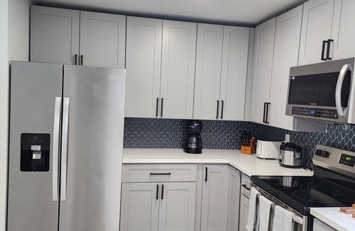 South Central Houston Apartment | MIDTOWN COZY HIDEAWAY 1