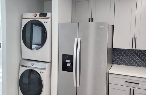 South Central Houston Apartment | MIDTOWN COZY HIDEAWAY 1