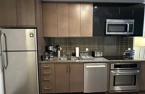 Yonge-Eglinton Condo | Midtown executive stay