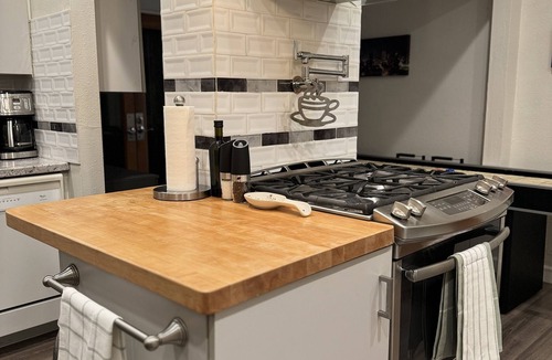 Central Sacramento House | Midtown Flat: Steps from Ice Blocks Shops