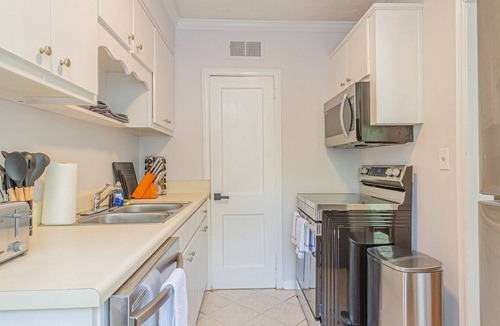 Columbus Apartment | MidTown Flats Suite C2
