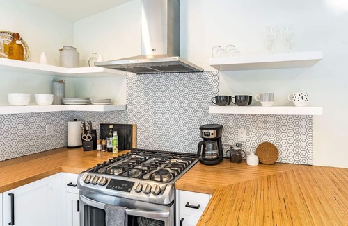 Orchard District Apartment | Midtown gem I Park view I Full kitchen