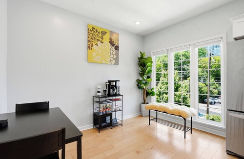 Midtown Apartment | Midtown Gem Just 1 Block to Piedmont Park! Free Parking & Private Entrance