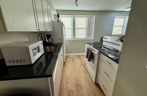 Joslyn Castle Apartment | Midtown Haven, Near Blackstone & UNMC
