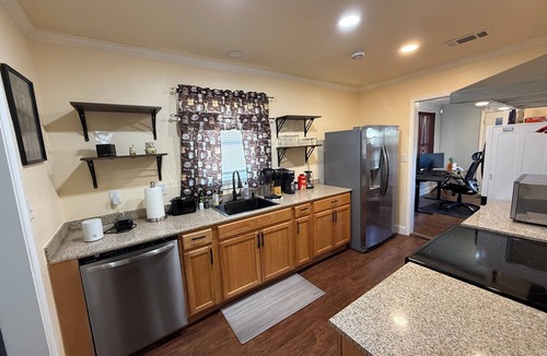 Vollintine-Evergreen House | Midtown Historic 3BR - Quiet + Workspace