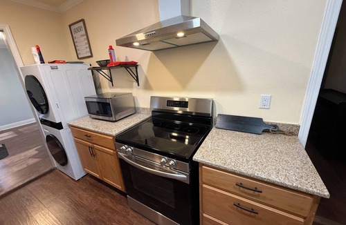 Vollintine-Evergreen House | Midtown Historic 3BR - Quiet + Workspace