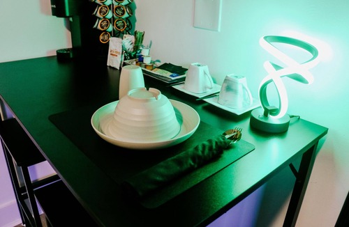 South Central Houston Apartment | Midtown Houston Studio, Fast Wifi, Late Check Out!