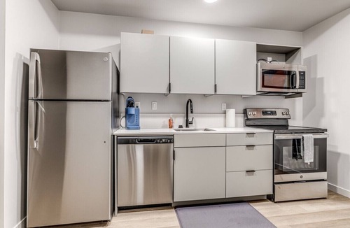 Midtown Apartment | Midtown Luxe 1 Bed Apt