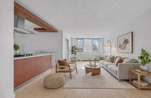 Tudor City Apartment | Midtown Manhattan apartment with Empire State Building View