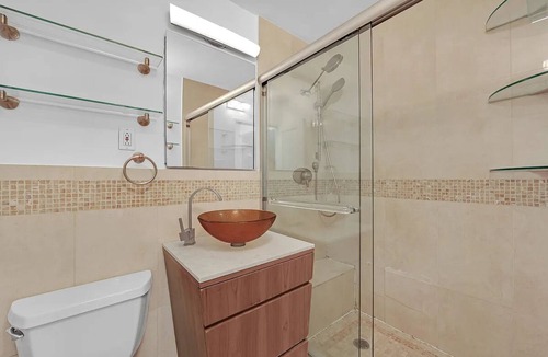 Tudor City Apartment | Midtown Manhattan apartment with Empire State Building View