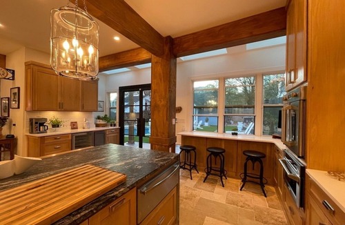 Midtown House | Midtown Mansion with 13 beds 5 bath w pool and sauna