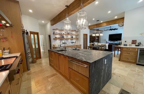 Midtown House | Midtown Mansion with 13 beds 5 bath w pool and sauna