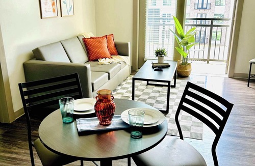 Home Park Apartment | Midtown Modern Apartment 04-C1