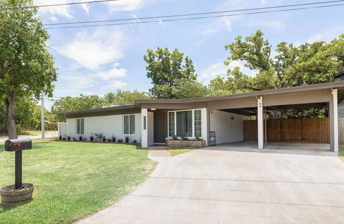 College Station House | Midtown Modern - Extended Stay