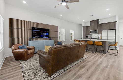 College Station House | Midtown: New Home, 2 Miles to A&M/TV in Every Room