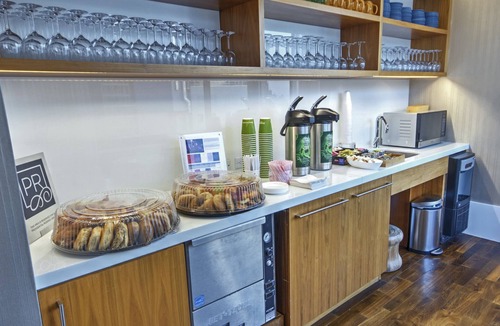Midtown East Resort | Midtown NYC 1BR with Rooftop Prime Location on Lovely Resort