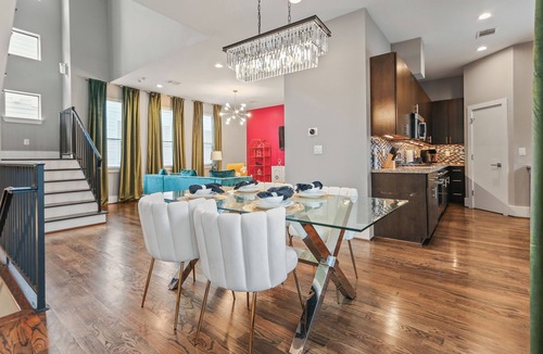 South Central Houston House | Midtown Palace - 2 mins From Downtown - Spacious