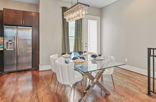 South Central Houston House | Midtown Palace - 2 mins From Downtown - Spacious