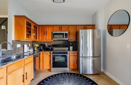 Midtown Condo | Midtown Retreat - Fire Pit & GrillnLuxury Family Retreat - Double King Beds