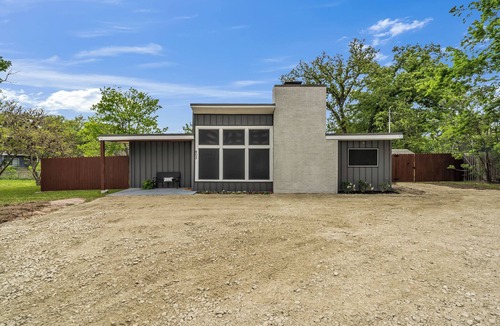 Bryan House | Midtown Retreat - near Texas A&M.Updated!