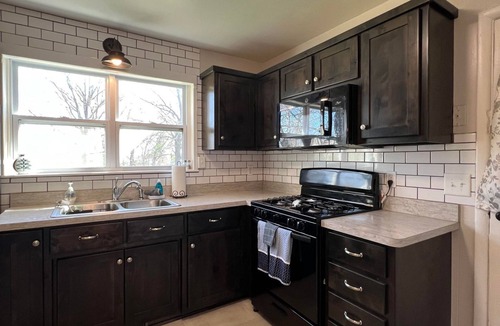 Joplin House | Midtown ~ Route 66 Rancher: Right by 249 HWY