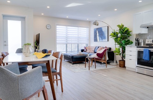 Ahuntsic-Cartierville Apartment | Midtown Sun Drenched Well Furnished 2BR No Clean $