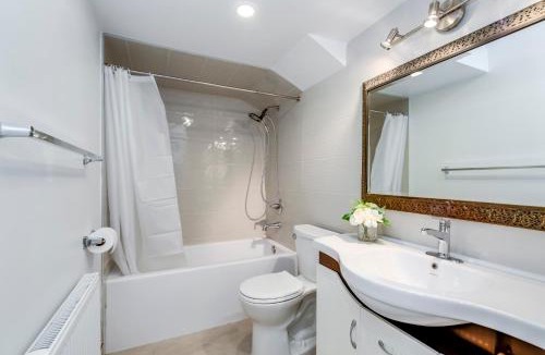 Oakwood Village Apartment | Midtown Toronto Apartment