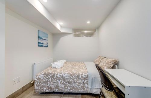 Oakwood Village Apartment | Midtown Toronto Apartment