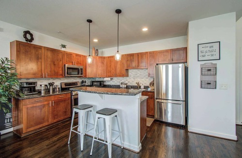 Central Business District Apartment | Midtown Urban Retreat | 2story 1BD/1.5BA Apartment
