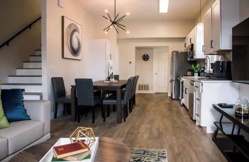 Midvale House | Midvale Manor - New Remodel - Off Street Parking.