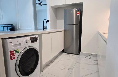 Bangsar Apartment | MidValley Bangsar Stylish Suite by DingDing